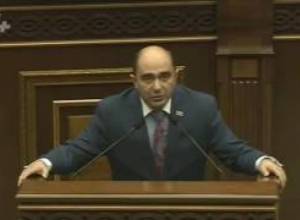 Էդմոն Մարուքյանը կոչ արեց հանրապետական քաղաքապետին հրաժարական տալ