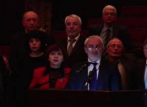 Վանո Սիրադեղյան բարձրացիր ամբիոն.