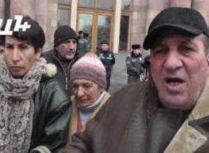 «Գյուղապետ չունենք, մարզպետ չունենք, մարզպետն էլ խաբում ա»