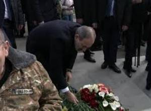 Վարչապետն այցելեց Եռաբլուր՝ Ապրիլյան քառօրյա պատերազմի զոհերի հիշատակը հարգելու համար