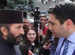 Տրանսգենդերը ձեր ճշմարտությունն է. բանավեճ քահանայի և Ալեն Սիմոնյանի միջև