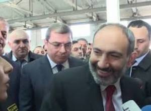Ով Հայաստանի պետական դրոշը գցել է ոտքերի տակ, չի կարող աշխատել պետական համակարգում. Փաշինյան