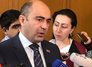 «Դուռը ծանր է, շրխկում է, Համազասպի հետ կապ չունի». Էդմոն Մարուքյան