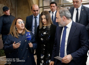 Премьер-министр с дочерью посмотрел спектакль в театре в Тбилиси