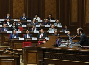 Национальное собрание продолжает работу: ПРЯМОЙ ЭФИР