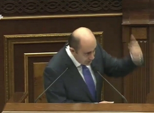 Մարզպետարաններից մինչև վարչապետի աշխատակազմ պետական համակարգը ուռճացված է. Մարուքյան