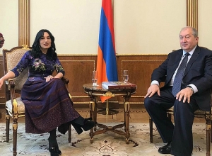 Armen Sarkissian meets with Naira Zohrabyan