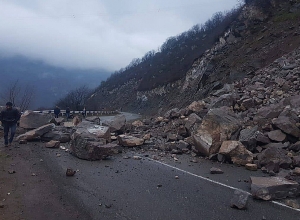Дорога Капан - Каджаран вследствие камнепада закрыта в одностороннем порядке