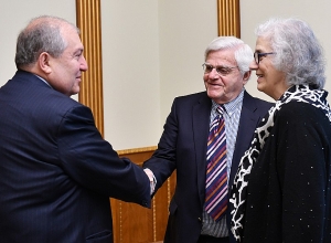 Армен Саркисян обсудил с благотворителями Джорджем и Керолайн Наджарянами возможности осуществления благотворительных программ в Гюмри