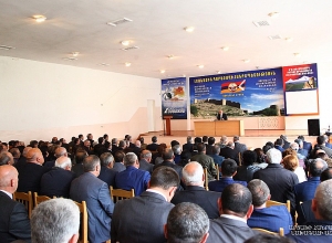 Президент Бако Саакян провел рабочее совещание