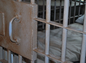 Почему жалуется пожизненно заключенный?