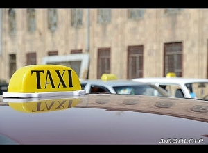 Տաքսու վարորդները փակել են ճանապարհը