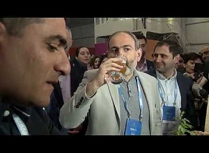 Փաշինյանը  ծանոթացավ, համտեսեց եւ խմեց