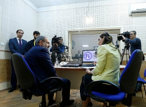Ինչ է  անում Նիկոլ  Փաշինյանը Հանրային ռադիոյում