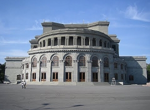 В Национальном академическом театре оперы и балета: LIVE