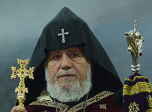 Католикос коснулся заявления Пашиняна о том, чтобы поставить священнослужителей на колени