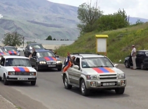 Ավտոշարասյունը շարժվում է դեպի Ջերմուկ