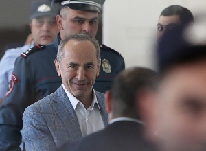 Роберт Кочарян и Артур Давтян участвуют в судебном заседании