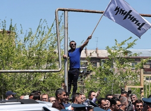 Напряженная ситуация около суда