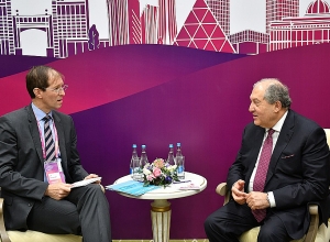«Շնայդեր գրուպ»-ը հետաքրքրված է Հայաստանում գործունեության ընդլայնմամբ. Նախագահը հանդիպել է ընկերության հիմնադրի հետ