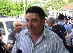 Ազատամարտիկը պատրաստ է օդանավակայանի ճանապարհը փակել, որ հասկանան ինչքան դժգոհ է