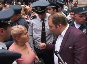 Լարված իրավիճակ դատարանի դիմաց