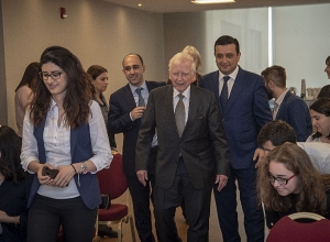 Նոբելյան մրցանակակիր գերմանացի վիրուսաբանը հանդիպել է ԵՊԲՀ ուսանողների հետ