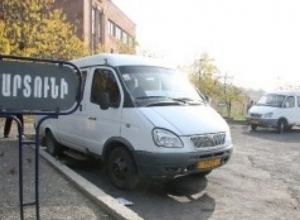 Жаловаться диспетчеру не в счет: Спина разламывается – обращайся к начальнику общины Мартуни