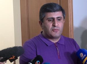 Բուքմեյքերական ընկերության աշխատակիցները գոհ են Բաբկեն Թունյանի հետ հանդիպումից