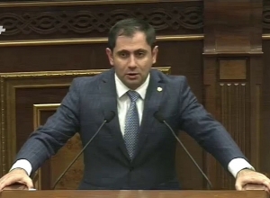 Министр и депутат попросил арагацаванцев открыть межгосударственную дорогу