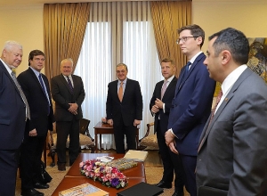 Сопредседатели призваи к сдержанности