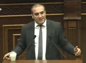 Ի՞նչ կմնա կլասիկ պատգամավորից, եթե այդ պատգամավորը կլասը քցի. Համազասպ Դանիելյանը՝ Էդմոն Մարուքյանին