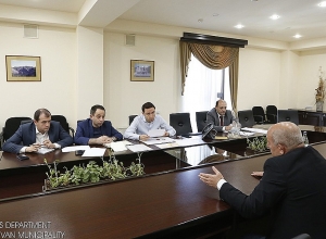 Любое решение будет в рамках закона: мэр Еревана принял жителей