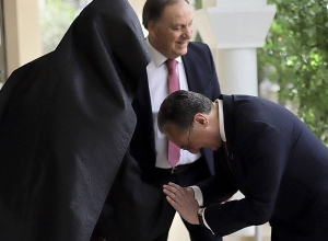 Встреча Зограба Мнацаканяна с лидером епархии Кипра и руководителями структур армян Кипра