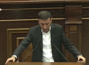 Շատ կարեւոր է, որ կենտրոնական բանկը մնա անկախ ու ապաքաղաքական կառույց. Բաբկեն Թունյան