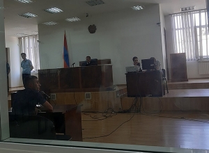 Պավլիկ Մանուկյանին դատավորը հեռացրեց 15 ժամով