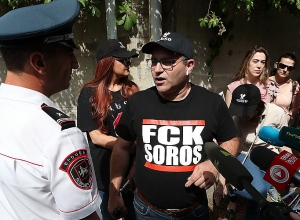 Акция протеста напротив офиса “Фондов открытого общества”