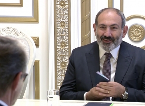 Վարչապետը Ռենե Ռուքեին է հանձնել Հայաստանի Հանրապետության քաղաքացու անձնագիրը