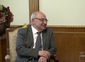 Արմեն Սարգսյանը հանդիպել է Հանրային խորհրդի նախագահ Վազգեն Մանուկյանի հետ
