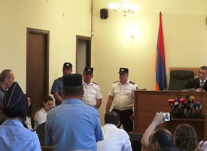 Ձեր յախան թափ տվեք այս գործից. Քոչարյանը՝ դատավորին