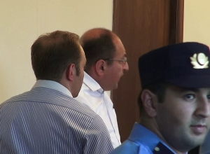 Դատավորի եւ Քոչարյանի պաշտպանների միջեւ վիճաբանություն սկսվեց