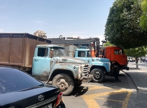Բեռնատար մեքենաներով ակցիա՝ կառավարության դիմաց