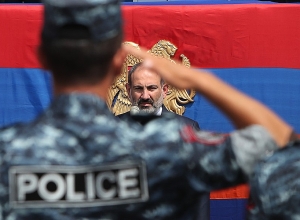 Nikol Pashinyan visits General Department of Police on occasion of 27th anniversary of the formation of Police Troops of Armenia