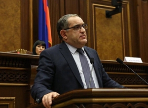 «Ծափ պետք է տալ, երբ որ ԱԺ նախագահն ասում է՝ որոշումն ընդունվել է». Վիգեն Քոչարյանն ընտրվեց  ԲԴԽ անդամ