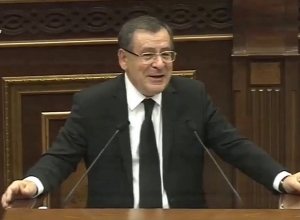 Գրել եք 14 տառատեսակով, կարող էիք 20-ով գրել. Սիսակ Գաբրիելյանը հեգնեց Լևոն Յոլյանին