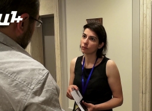 Ամեն անգամ նստելուց առաջ պարոն Քոչարյանը  հարցազրույց է տալիս  Սուրեն Սահակյան