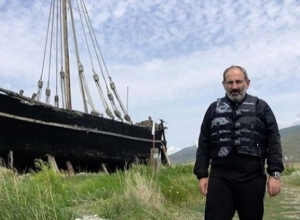 Նիկոլ Փաշինյանը լուսանկարվել է «Կիլիկիա» առագաստանավի ֆոնին