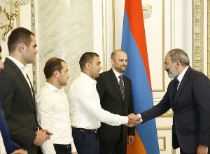 Nikol Pashinyan meets with medalists of 2nd European Games