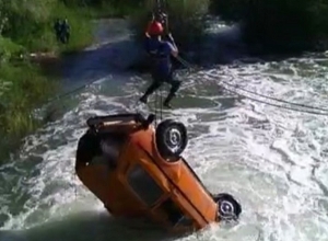 Автомобиль упал в реку Вохчи: водитель скончался