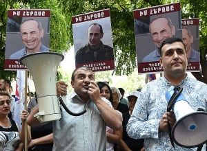 Акция сторонников Кочаряна напротив Правительства продлилась недолго